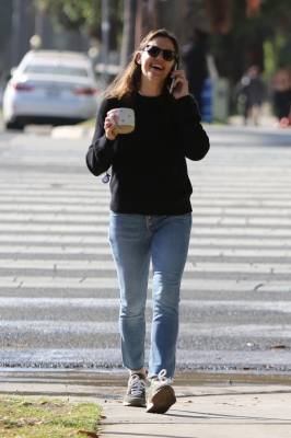 Click to view full size image
==============
Jennifer-and-Samuel-out-and-about-in-Brentwood-June-01-002.jpg Jennifer-and-Samuel-out-and-about-in-Brentwood-June-01-002.jpg