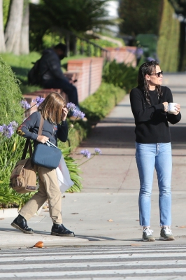 Click to view full size image
==============
Jennifer-and-Samuel-out-and-about-in-Brentwood-June-01-006.jpg Jennifer-and-Samuel-out-and-about-in-Brentwood-June-01-006.jpg