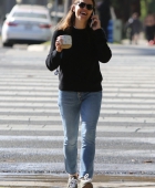 Jennifer-and-Samuel-out-and-about-in-Brentwood-June-01-002.jpg