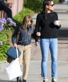 Jennifer-and-Samuel-out-and-about-in-Brentwood-June-01-020.jpg