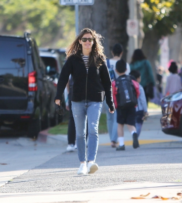 Click to view full size image
==============
Out-and-About-Los-Angeles-with-Samuel-May-10-015.jpg Out-and-About-Los-Angeles-with-Samuel-May-10-015.jpg