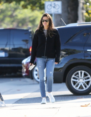Click to view full size image
==============
Out-and-About-Los-Angeles-with-Samuel-May-10-024.jpg Out-and-About-Los-Angeles-with-Samuel-May-10-024.jpg