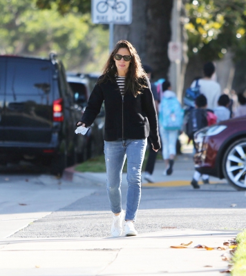 Click to view full size image
==============
Out-and-About-Los-Angeles-with-Samuel-May-10-027.jpg Out-and-About-Los-Angeles-with-Samuel-May-10-027.jpg