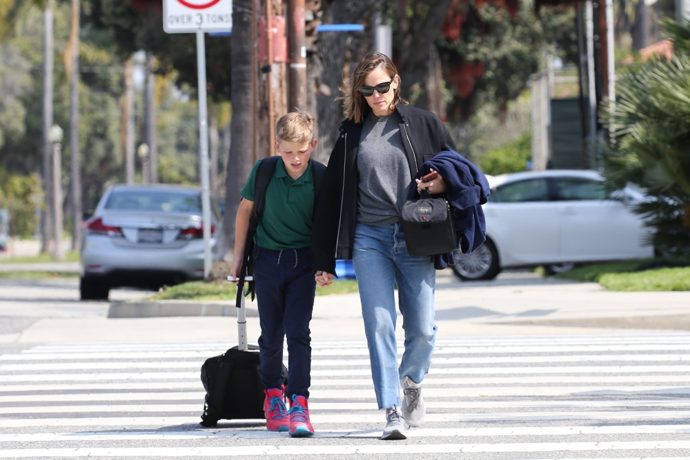Click to view full size image
==============
April-17-Out-and-About-with-Samuel-In-Santa-Monica-006.jpg April-17-Out-and-About-with-Samuel-In-Santa-Monica-006.jpg