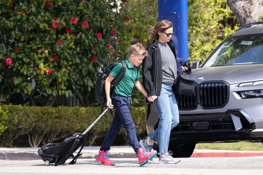 Click to view full size image
==============
April-17-Out-and-About-with-Samuel-In-Santa-Monica-018.jpg April-17-Out-and-About-with-Samuel-In-Santa-Monica-018.jpg