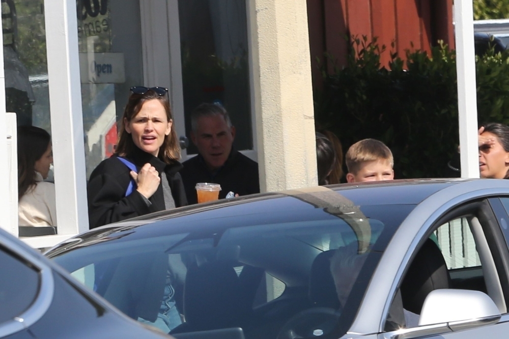 Click to view full size image
==============
April-17-Out-and-About-with-Samuel-In-Santa-Monica-036.jpg April-17-Out-and-About-with-Samuel-In-Santa-Monica-036.jpg