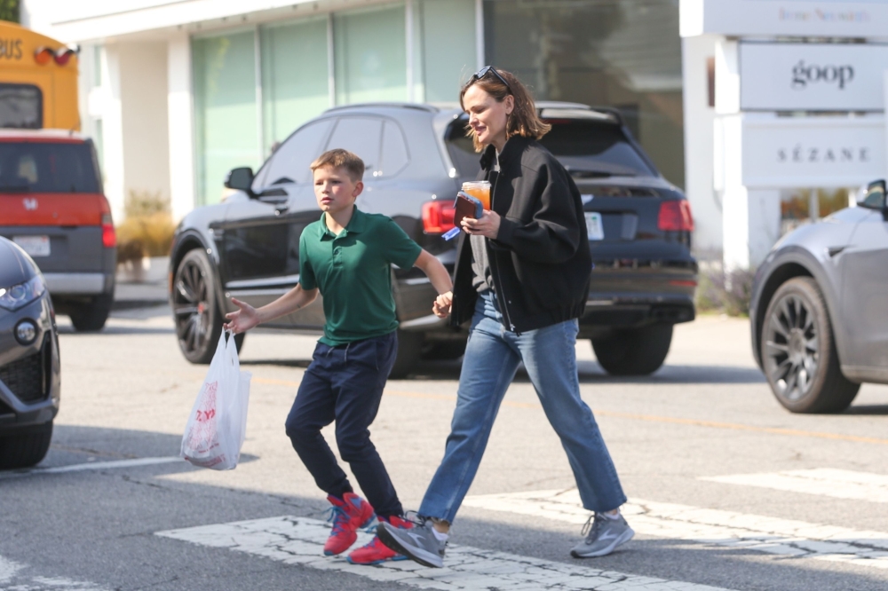April-17-Out-and-About-with-Samuel-In-Santa-Monica-049.jpg