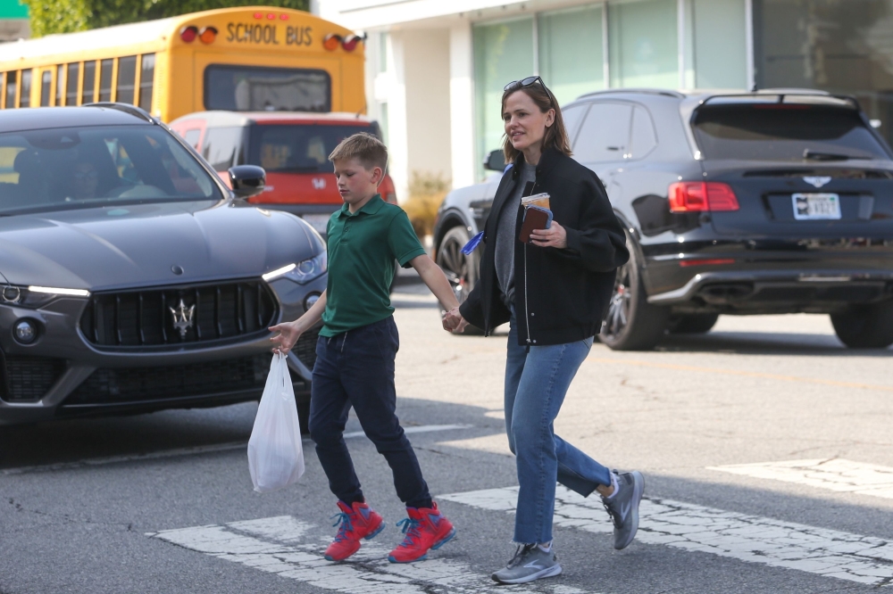 Click to view full size image
==============
April-17-Out-and-About-with-Samuel-In-Santa-Monica-051.jpg April-17-Out-and-About-with-Samuel-In-Santa-Monica-051.jpg
