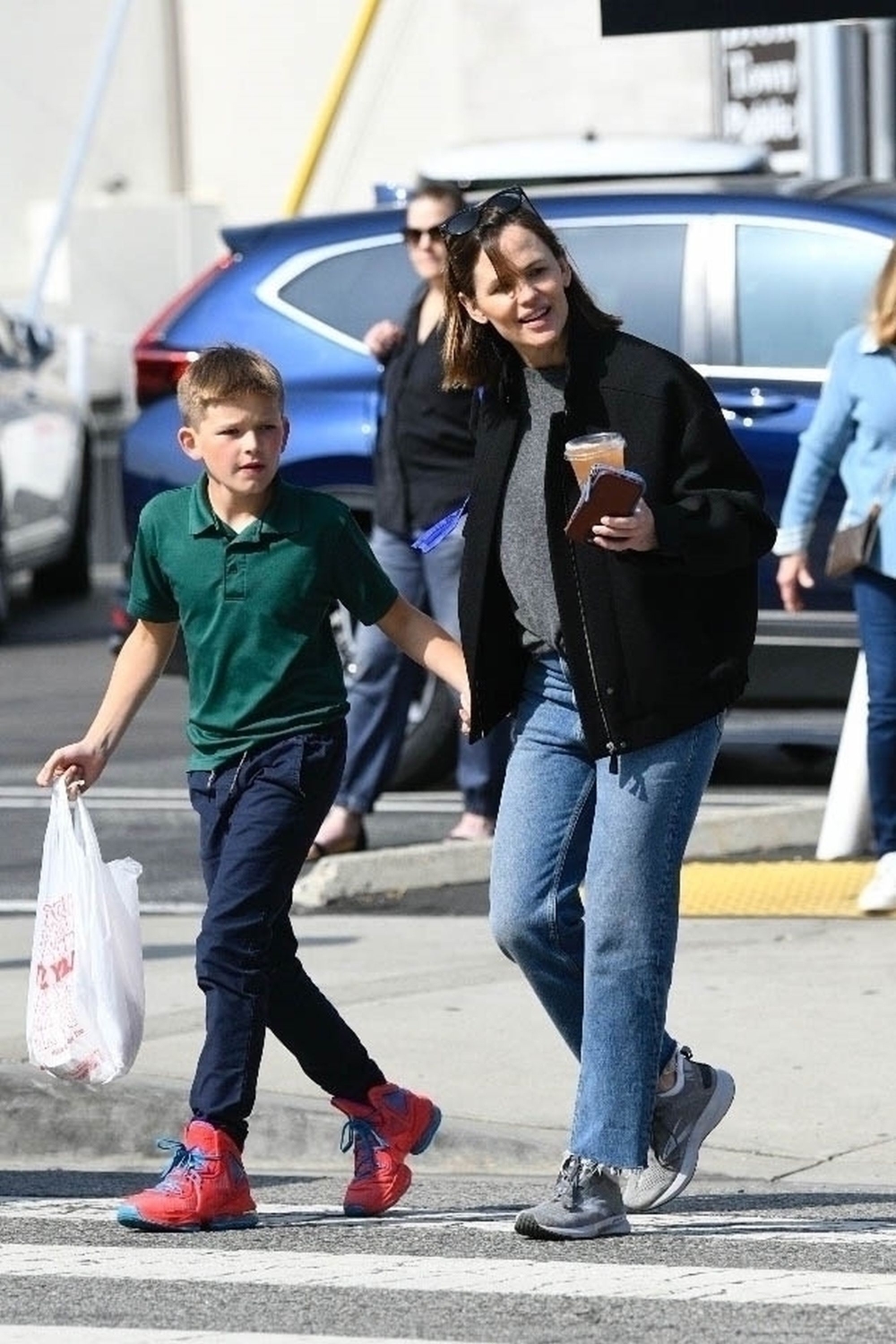 Click to view full size image
==============
April-17-Out-and-About-with-Samuel-In-Santa-Monica-072.jpg April-17-Out-and-About-with-Samuel-In-Santa-Monica-072.jpg