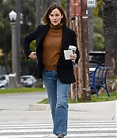 24-April-Out-and-About-in-LA-04.jpg