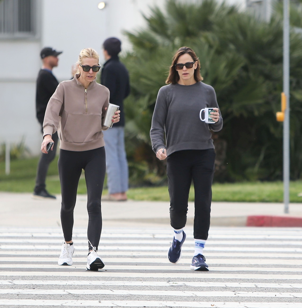 Click to view full size image
==============
April-25-Out-and-About-in-Santa-Monica-12.jpg April-25-Out-and-About-in-Santa-Monica-12.jpg