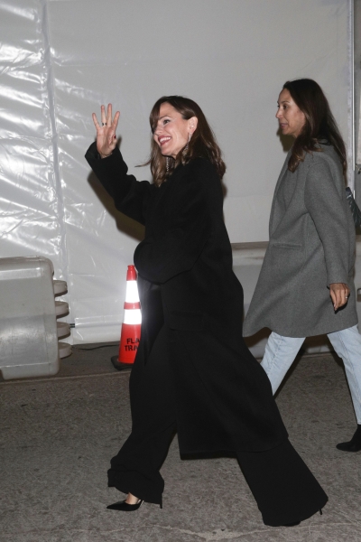 Feb-22-Greets-some-fans-at-the-Party-Down-Premiere-in-Westwood-41.jpg