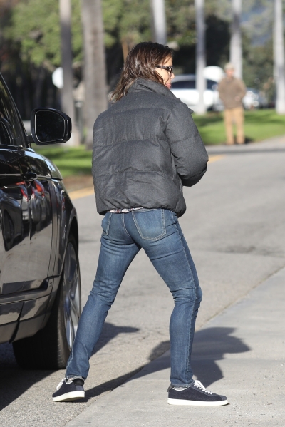 Click to view full size image
==============
January-19-Out-and-About-in-Santa-Monica-006.jpg January-19-Out-and-About-in-Santa-Monica-006.jpg