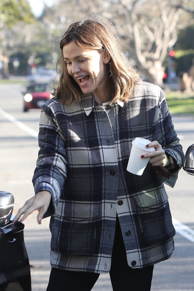 Click to view full size image
==============
January-19-Out-and-About-in-Santa-Monica-054.jpg January-19-Out-and-About-in-Santa-Monica-054.jpg