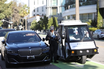 Click to view full size image
==============
January-19-Out-and-About-in-Santa-Monica-066.jpg January-19-Out-and-About-in-Santa-Monica-066.jpg