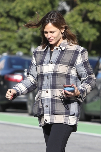 Click to view full size image
==============
January-19-Out-and-About-in-Santa-Monica-071.jpg January-19-Out-and-About-in-Santa-Monica-071.jpg