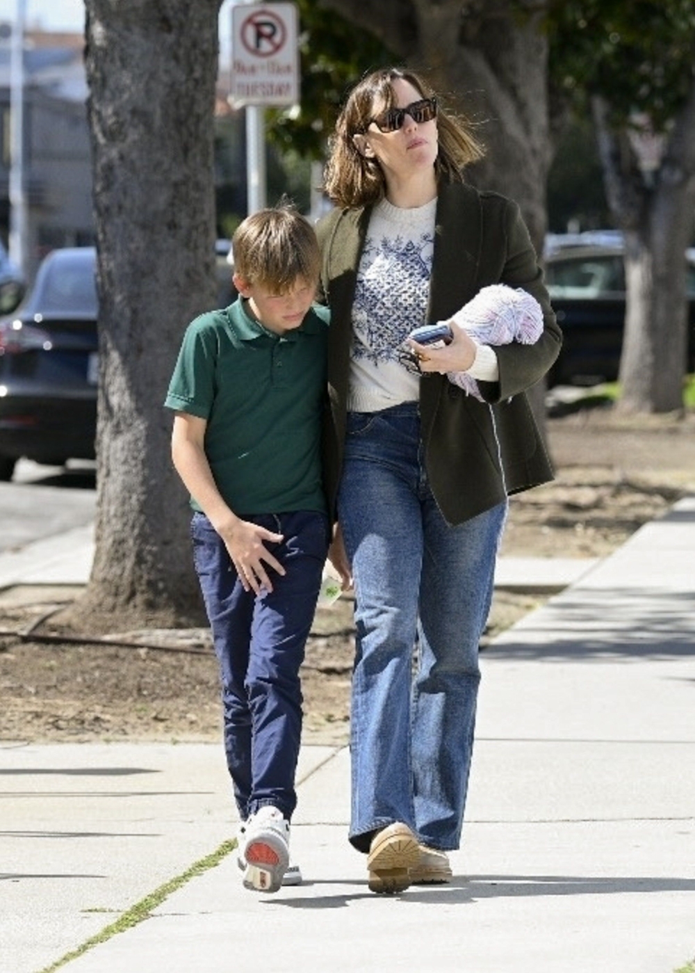 Click to view full size image
==============
24-Mar-Out-and-About-in-Santa-Monica-with-Samuel-33.jpg 24-Mar-Out-and-About-in-Santa-Monica-with-Samuel-33.jpg