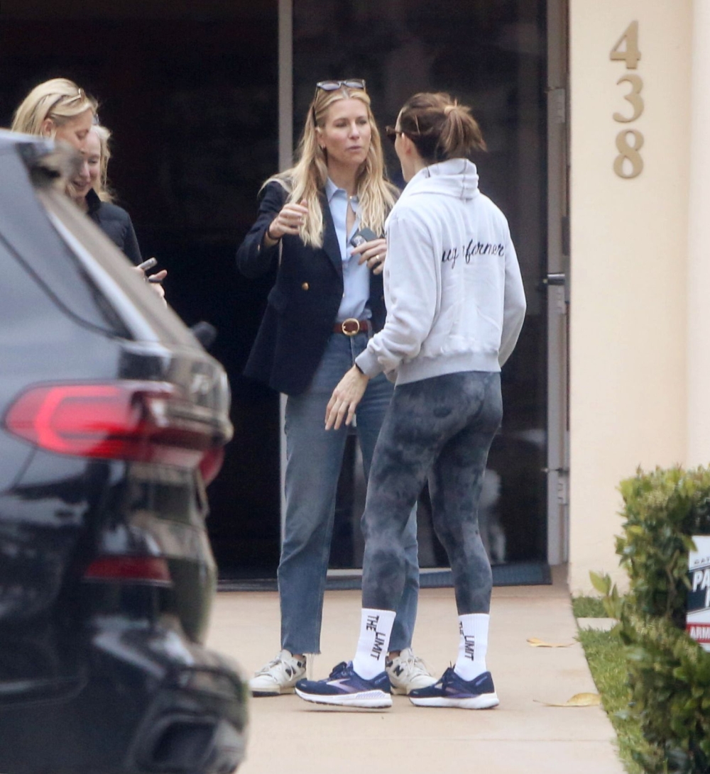 11-Out-and-About-in-Santa-Monica-10.jpg