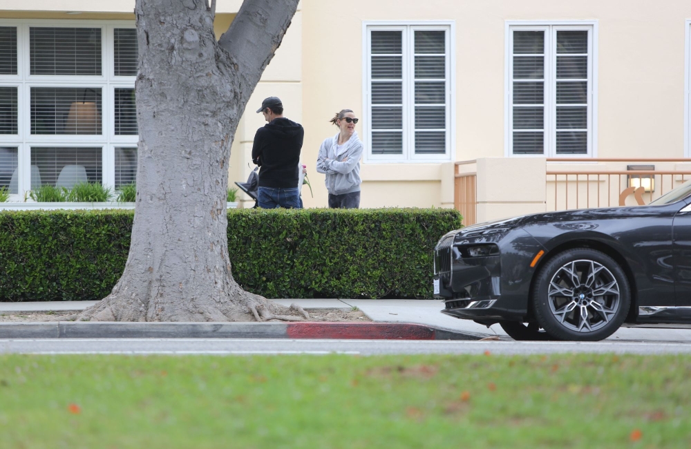 11-Out-and-About-in-Santa-Monica-21.jpg