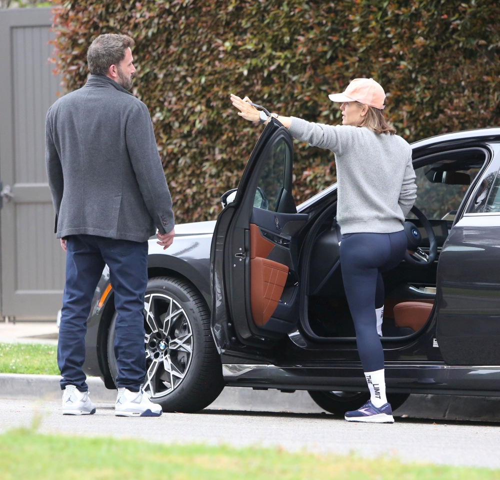 17-Spotted-with-Ben-Affleck-in-LA-28.jpg