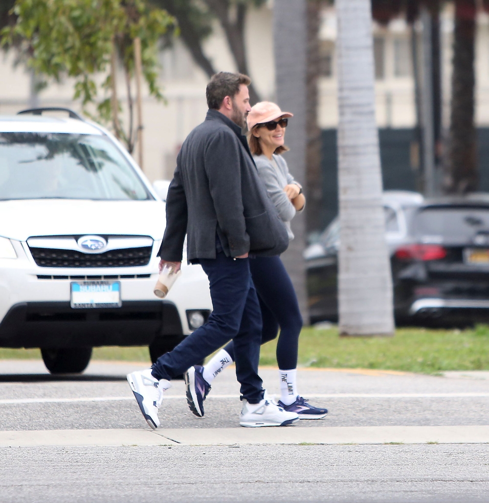 Click to view full size image
==============
17-Spotted-with-Ben-Affleck-in-LA-30.jpg 17-Spotted-with-Ben-Affleck-in-LA-30.jpg