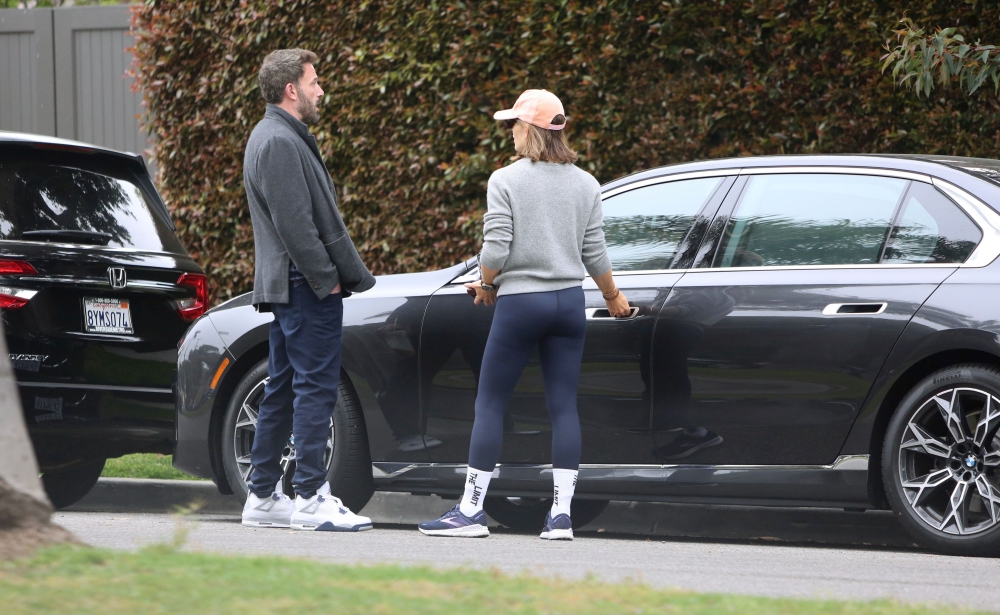 Click to view full size image
==============
17-Spotted-with-Ben-Affleck-in-LA-46.jpg 17-Spotted-with-Ben-Affleck-in-LA-46.jpg