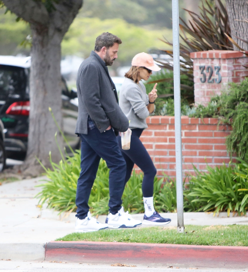 Click to view full size image
==============
17-Spotted-with-Ben-Affleck-in-LA-50.jpg 17-Spotted-with-Ben-Affleck-in-LA-50.jpg