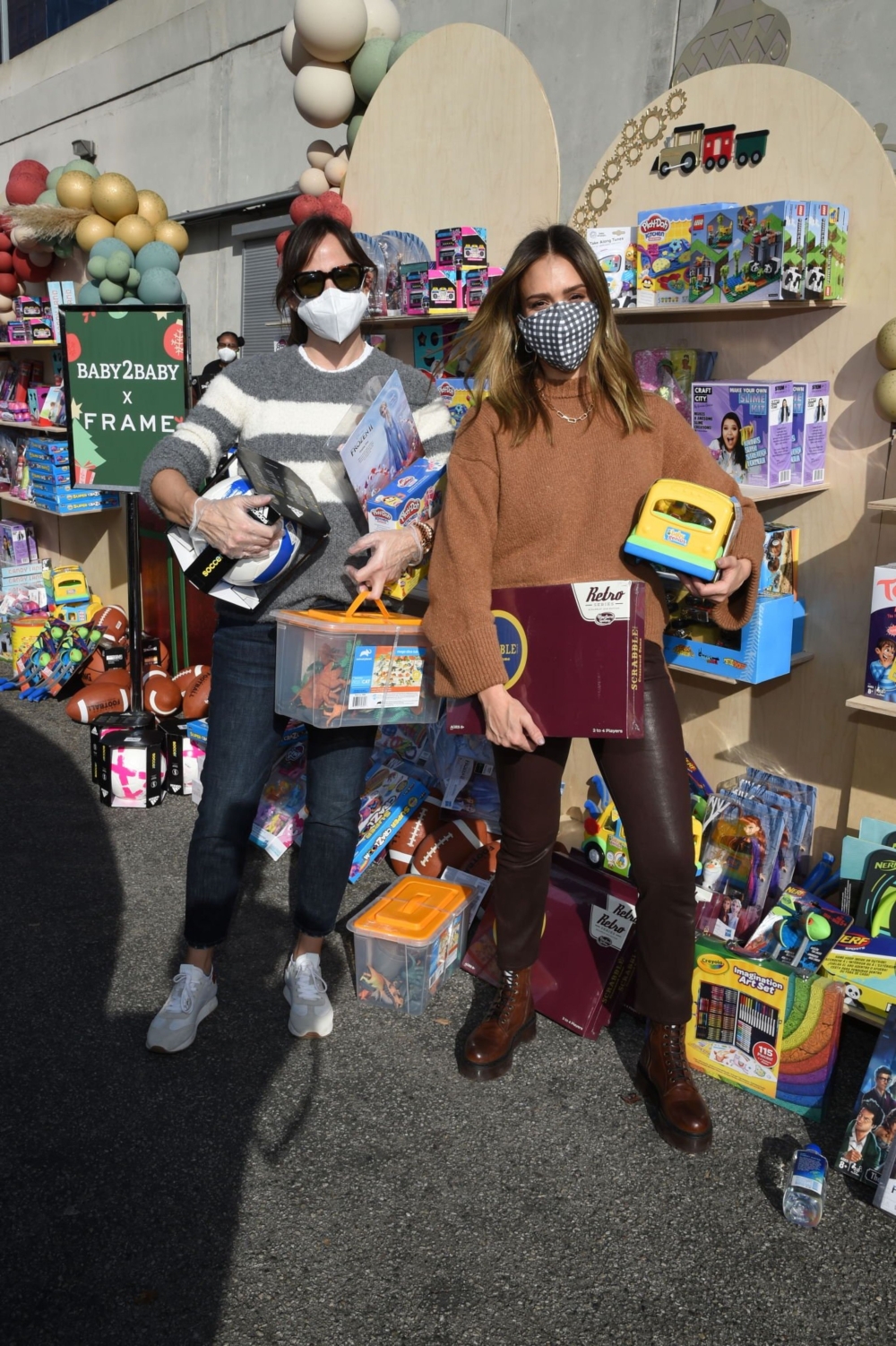 Dec-13-Baby2Baby-s-Holiday-Drive-Thru-Distribution-Presented-By-FRAME-13.jpg