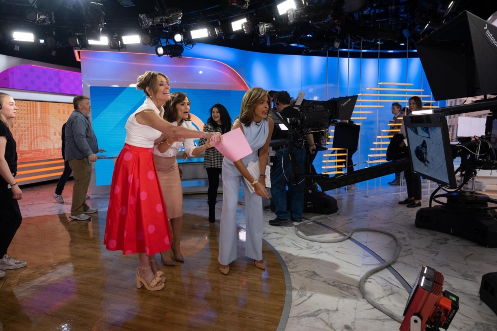 Click to view full size image
==============
April-11-NBC-Today-Show-Stills-07.jpg April-11-NBC-Today-Show-Stills-07.jpg