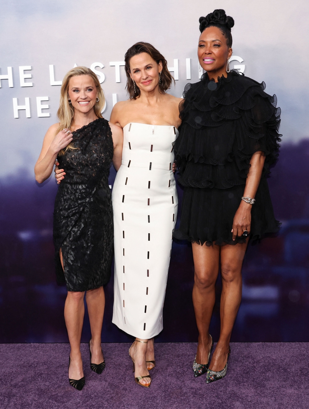 Click to view full size image
==============
13-April-The-Last-Thing-He-Told-Me-Premiere-Red-Carpet-049.jpg 13-April-The-Last-Thing-He-Told-Me-Premiere-Red-Carpet-049.jpg