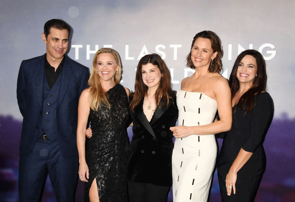 Click to view full size image
==============
13-April-The-Last-Thing-He-Told-Me-Premiere-Red-Carpet-250.jpg 13-April-The-Last-Thing-He-Told-Me-Premiere-Red-Carpet-250.jpg