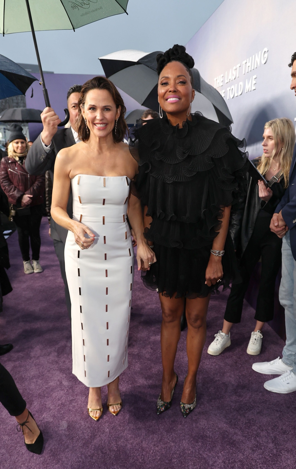 Click to view full size image
==============
13-April-The-Last-Thing-He-Told-Me-Premiere-Red-Carpet-308.jpg 13-April-The-Last-Thing-He-Told-Me-Premiere-Red-Carpet-308.jpg