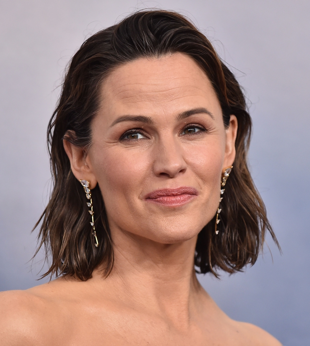 13-April-The-Last-Thing-He-Told-Me-Premiere-Red-Carpet-331.jpg