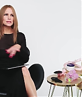 Jennifer-Reacts-to-Tik-Tok-Trends-Allure-042.jpg