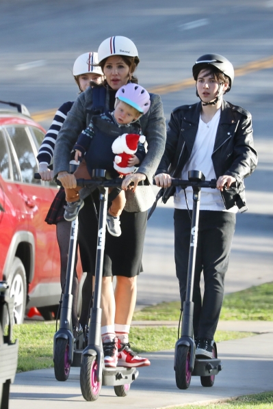 Click to view full size image
==============
On-Set-February-22-087.jpg On-Set-February-22-087.jpg