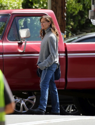 Click to view full size image
==============
On-Set-The-Last-Thing-He-Told-Me-May-09-063.jpg On-Set-The-Last-Thing-He-Told-Me-May-09-063.jpg