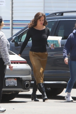 Click to view full size image
==============
On-Set-The-Last-Thing-He-Told-Me-May-26-019.jpg On-Set-The-Last-Thing-He-Told-Me-May-26-019.jpg