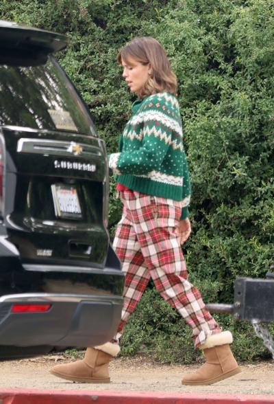 Click to view full size image
==============
On-Set-January-24-02.jpg On-Set-January-24-02.jpg