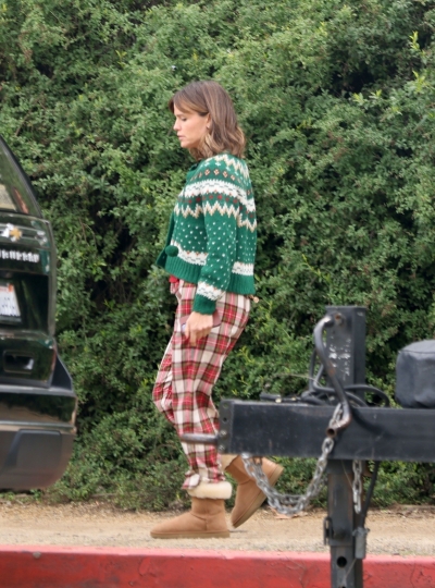 Click to view full size image
==============
On-Set-January-24-08.jpg On-Set-January-24-08.jpg