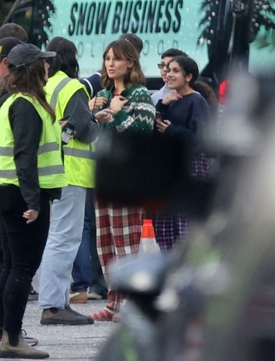 Click to view full size image
==============
On-Set-January-24-10.jpg On-Set-January-24-10.jpg