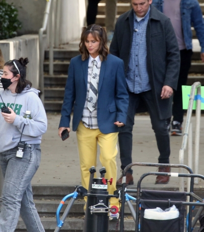 Click to view full size image
==============
On-Set-February-15-03.jpg On-Set-February-15-03.jpg