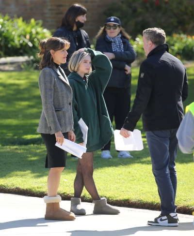 Click to view full size image
==============
On-Set-February-15-08.jpg On-Set-February-15-08.jpg