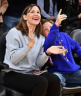 05-Mar-Jennifer-Garner-At-the-Los-Angeles-Lakers-Game-012.jpg