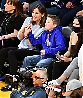 05-Mar-Jennifer-Garner-At-the-Los-Angeles-Lakers-Game-017.jpg