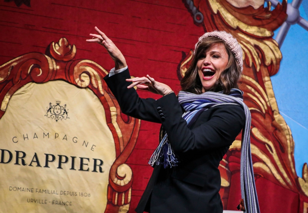 Click to view full size image
==============
Feb_05_-_Honored_As_Hasty_Pudding_Woman_Of_The_Year_-_20.jpg Feb_05_-_Honored_As_Hasty_Pudding_Woman_Of_The_Year_-_20.jpg