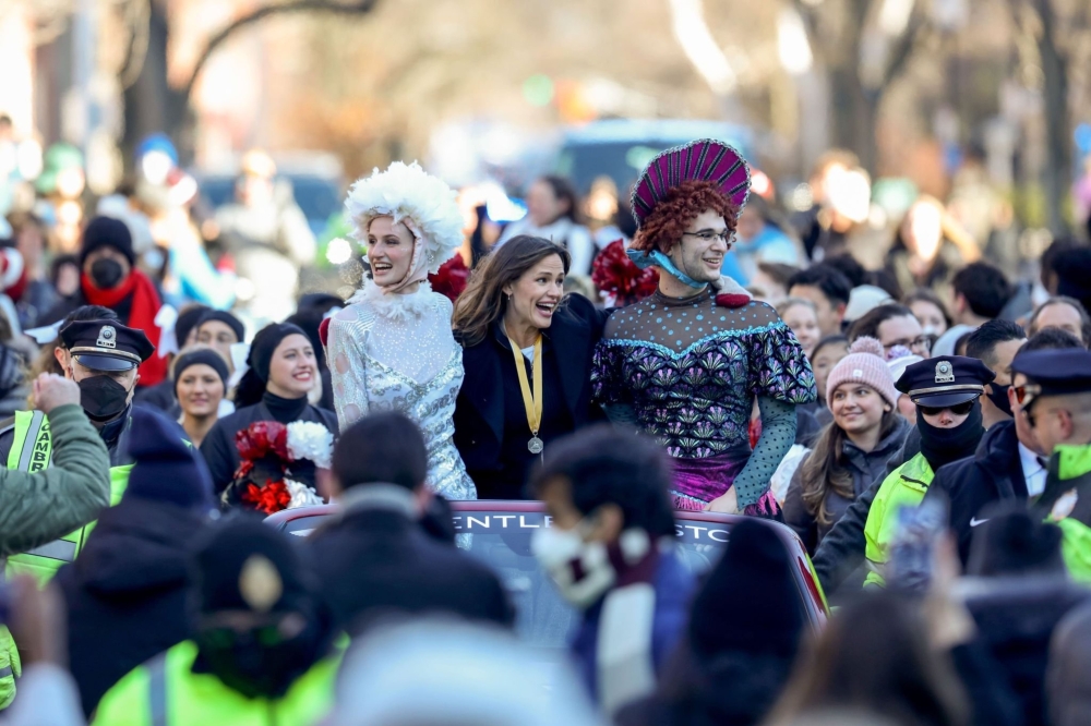 Click to view full size image
==============
Feb_05_-_Honored_As_Hasty_Pudding_Woman_Of_The_Year_-_24.jpg Feb_05_-_Honored_As_Hasty_Pudding_Woman_Of_The_Year_-_24.jpg