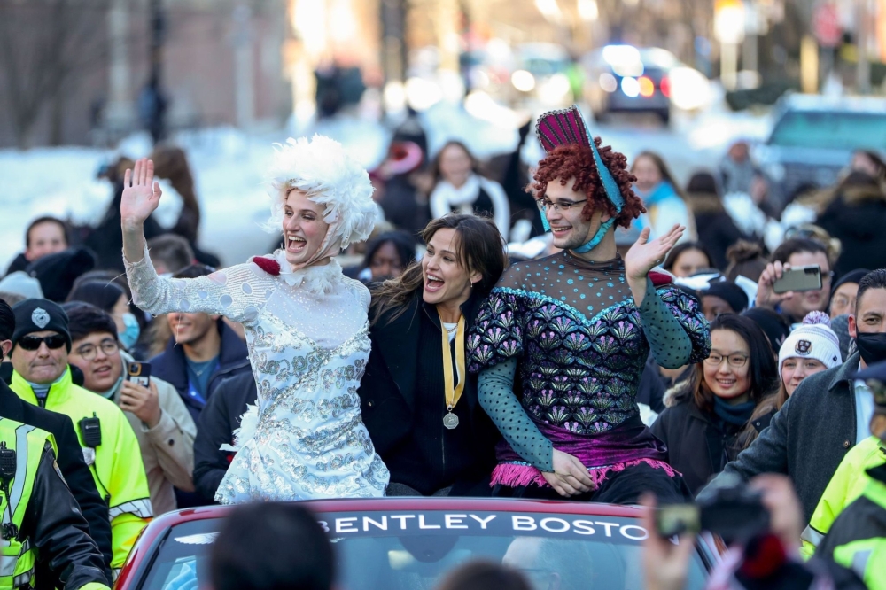 Click to view full size image
==============
Feb_05_-_Honored_As_Hasty_Pudding_Woman_Of_The_Year_-_32.jpg Feb_05_-_Honored_As_Hasty_Pudding_Woman_Of_The_Year_-_32.jpg