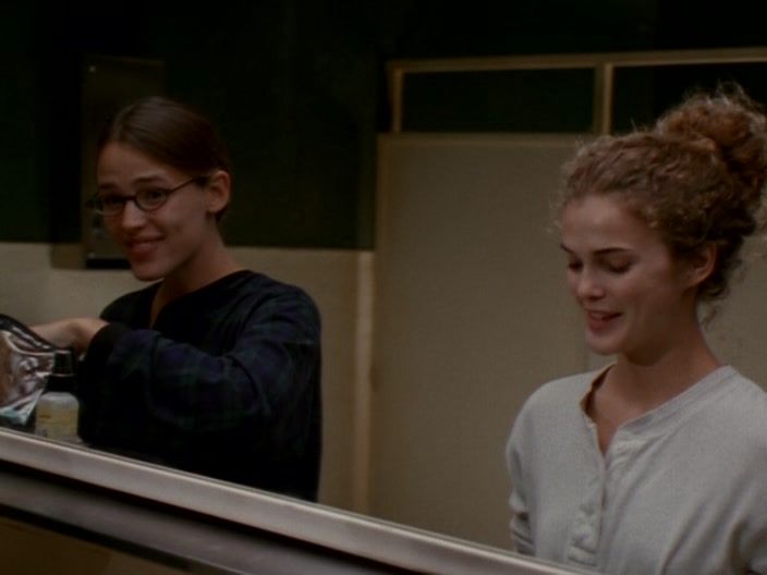 S01E09-Thanksgiving-087.jpg S01E09-Thanksgiving-087.jpg