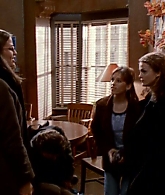 S01E09-Thanksgiving-025.jpg