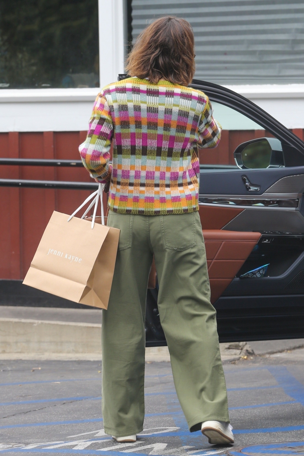 Click to view full size image
==============
26-Out-and-About-in-Brentwood-10.jpg 26-Out-and-About-in-Brentwood-10.jpg
